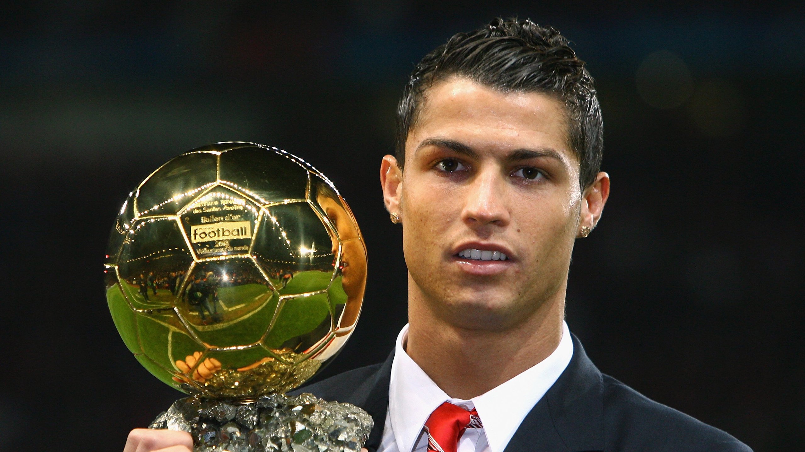 安东·李恩:全黑队中场的“控制塔”,稳定场上节奏,指引进攻方向