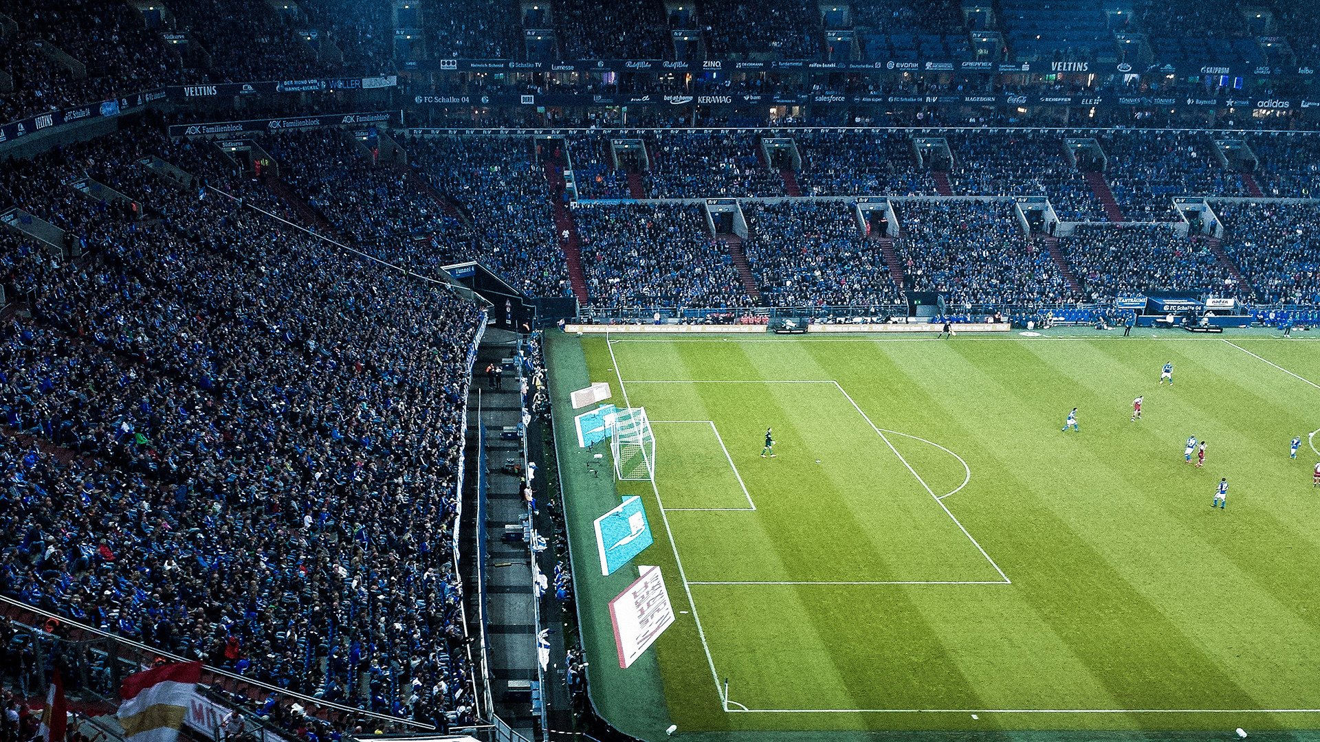 “天空之城：高空赛段的速度激情”，天空之城838米