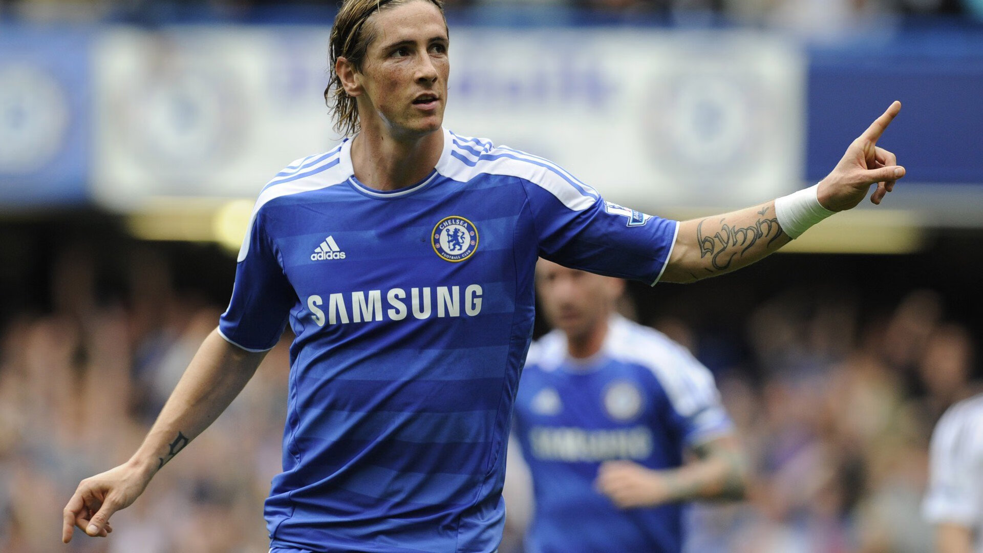 历史性冲线瞬间：惊喜逆转夺冠，历史性突破是什么意思