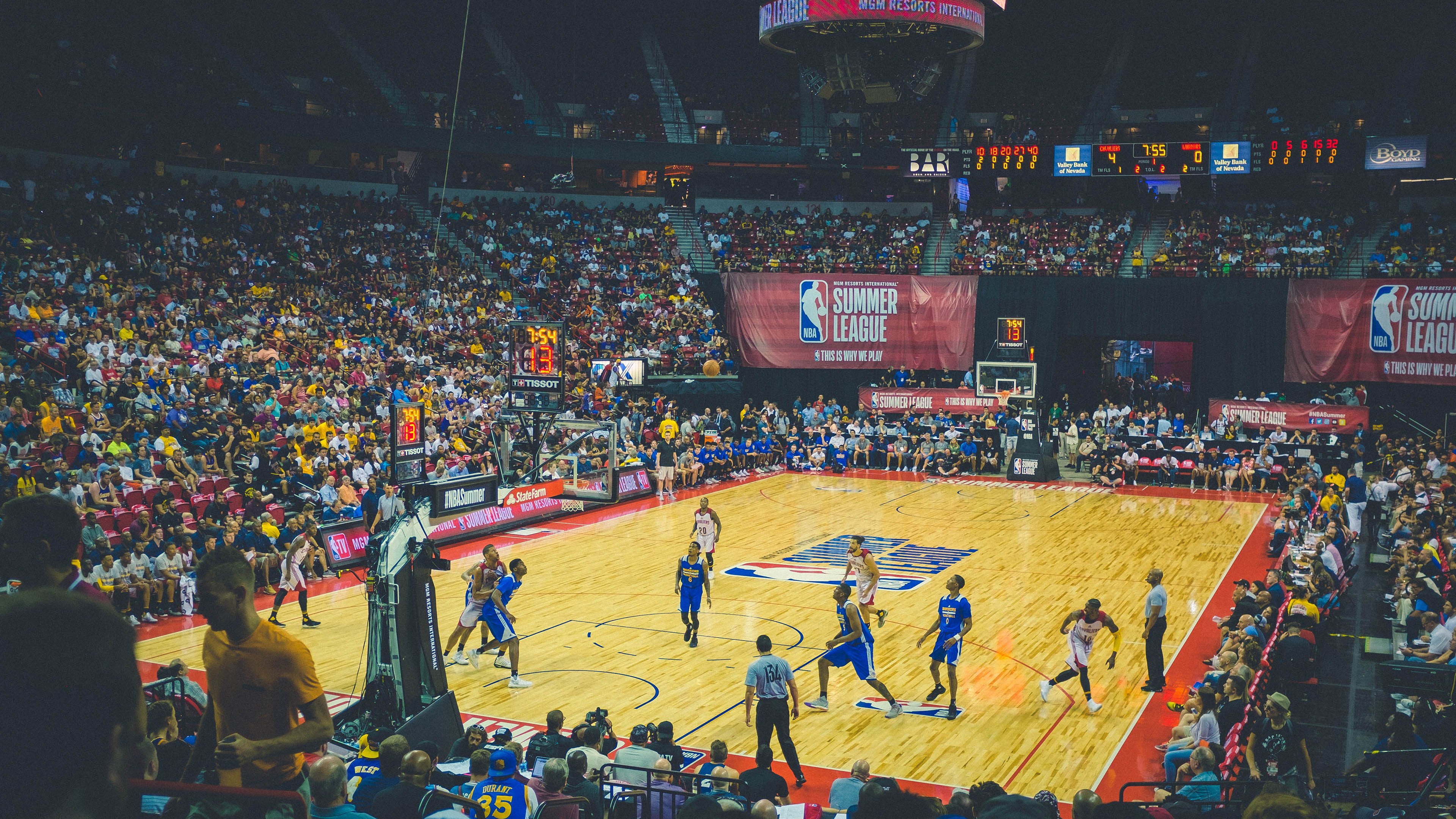 开云网页版-库里：用“远距离”投篮让比赛变得更精彩！，库里超远投球